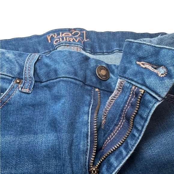 Rue21 Curvy Hi-Rise Ankle Jogging - Size 16 EUC - Dark Wash Distressed - Picture 4 of 5